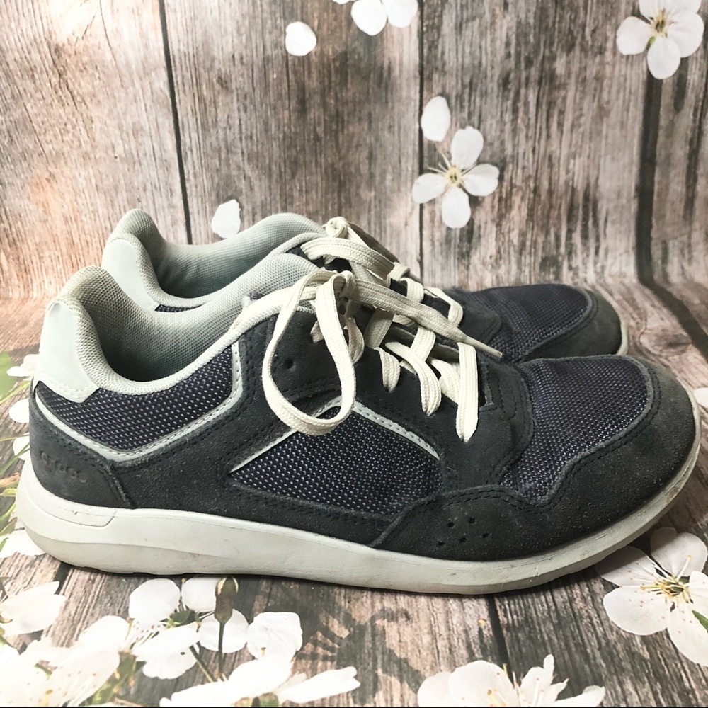 Crocs Blue and White Men’s Sneakers
